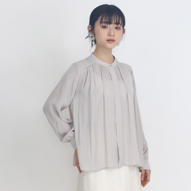 パウダーサテンブラウス