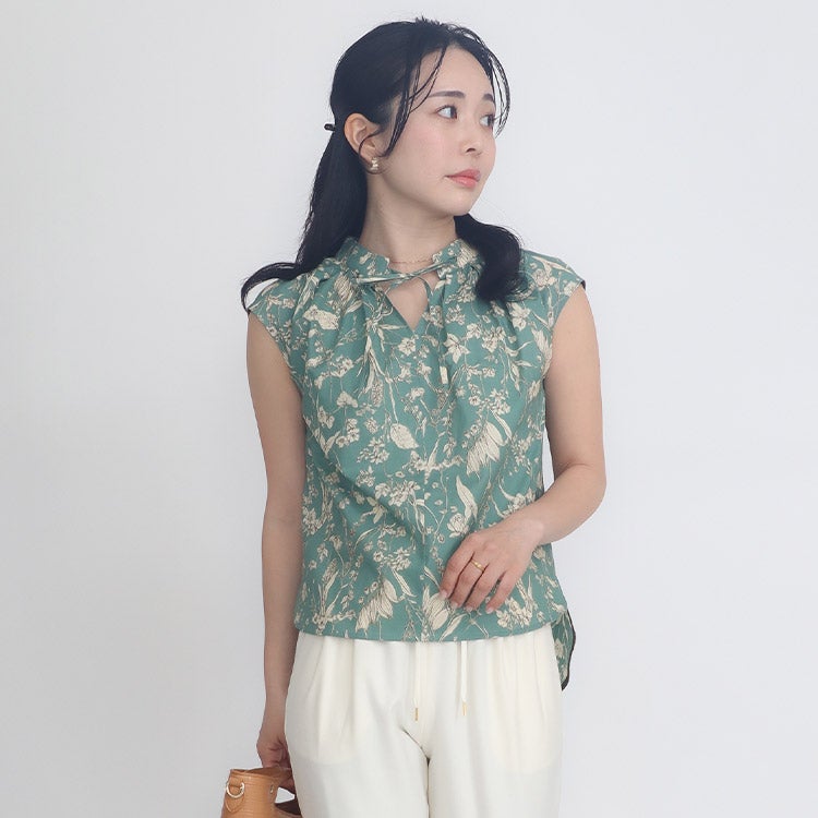 ローンボタニカルプリントブラウス